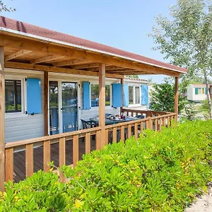  Casa vacanze Mobile In The With A Shared Pool Italia